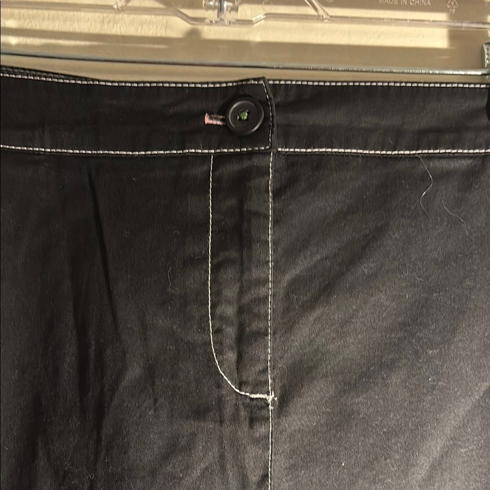 Chic Black A-Line Skirt with Full Silhouette - Picture 3 of 9